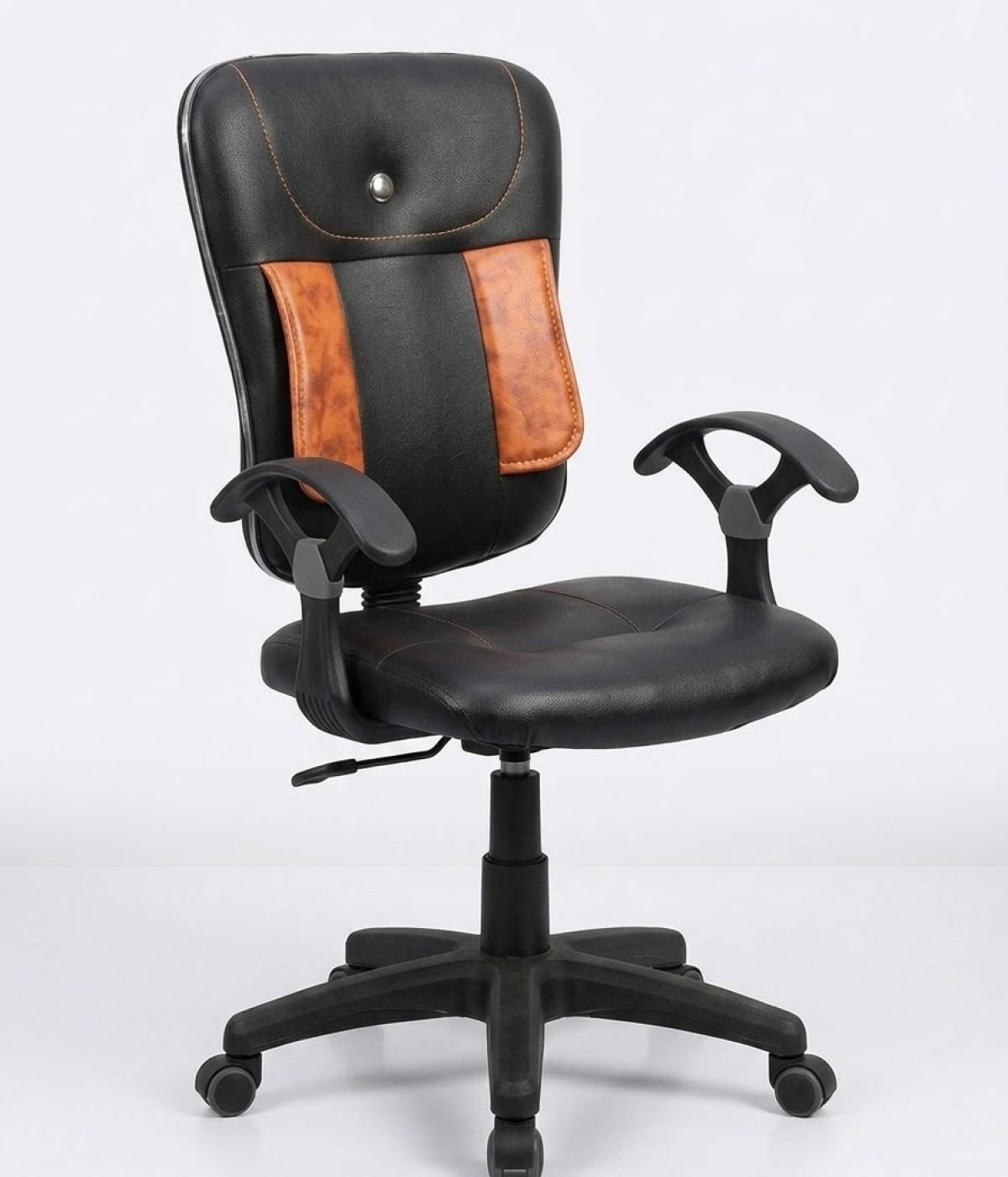 Office_chair_on_white_background_20261011220332
